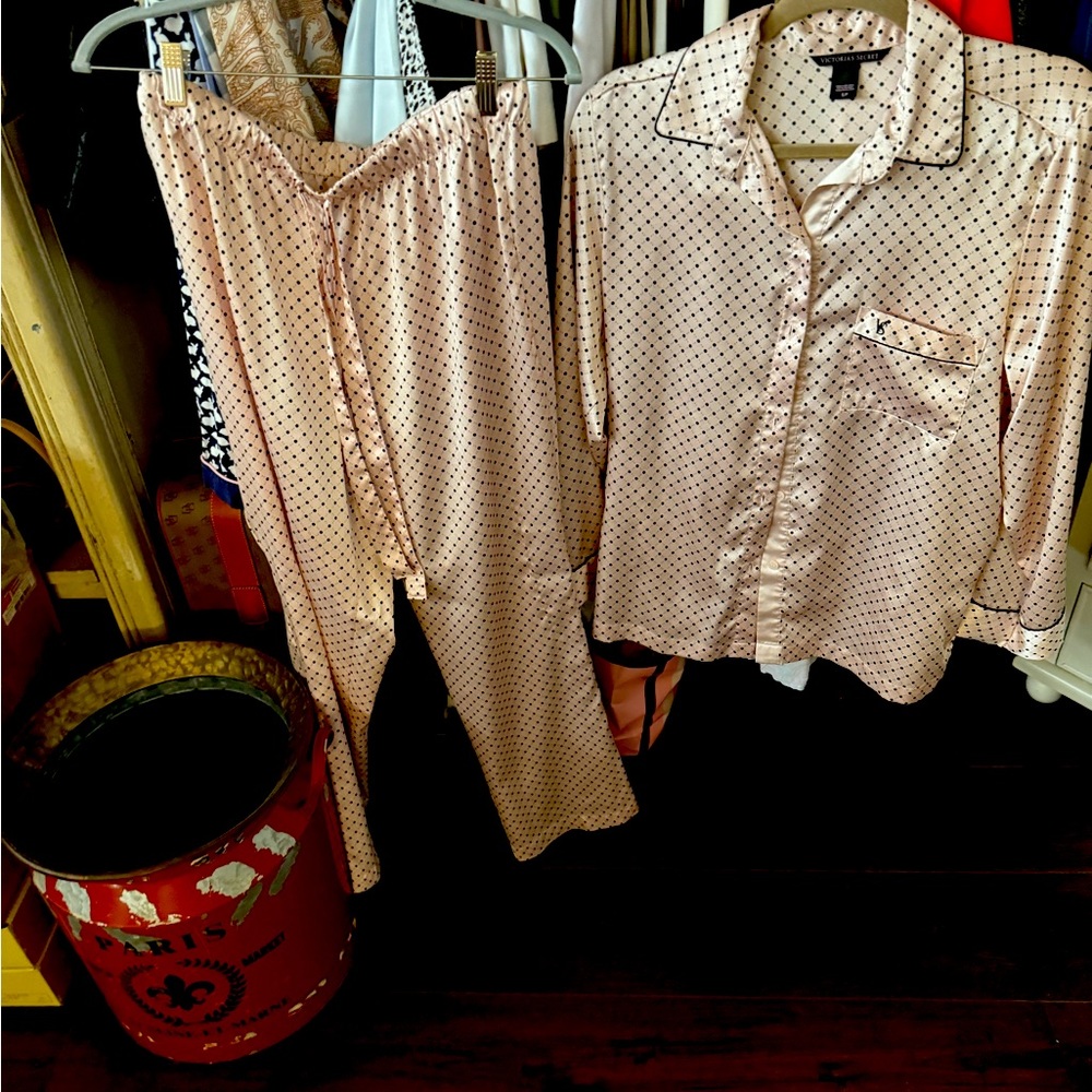 Victoria Secret silk pajamas never worn pink with black polka dots size S/P